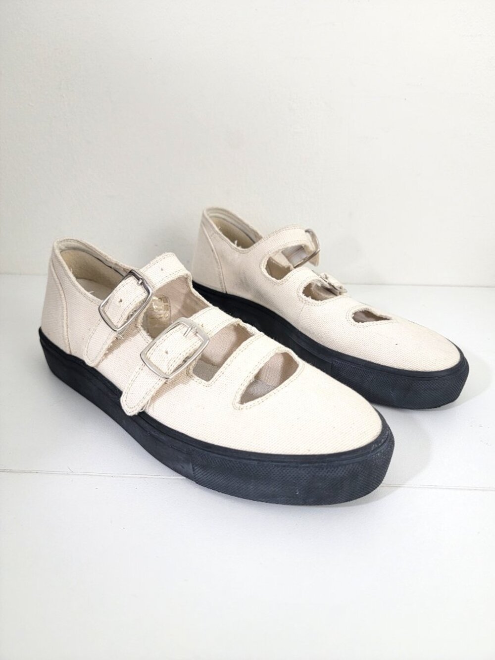 Caron Callahan Simona Sneakers in Cream 39 9